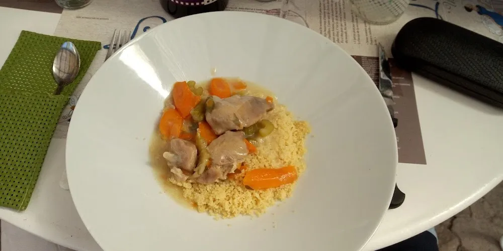 Sauté de Porc Cuisiné Façon Blanquette Semoule Et Ses Légumes